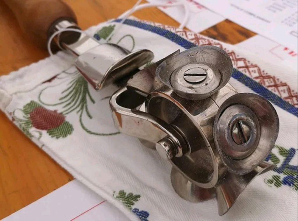Rotella tagliapasta modello usato da Flavia Valentini per creare gli Imbutini De.Co. di Ozzano dell'Emilia.