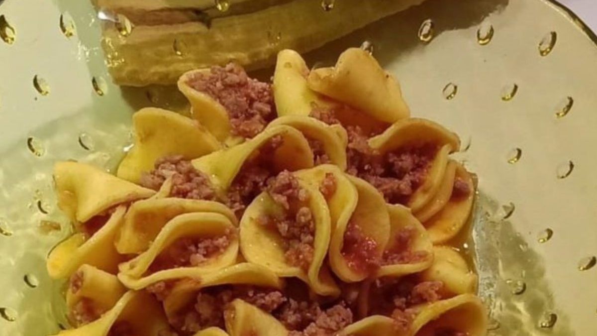 mbutini De.Co. di Ozzano dell'Emilia con ragù, pasta tipica bolognese con Denominazione Comunale