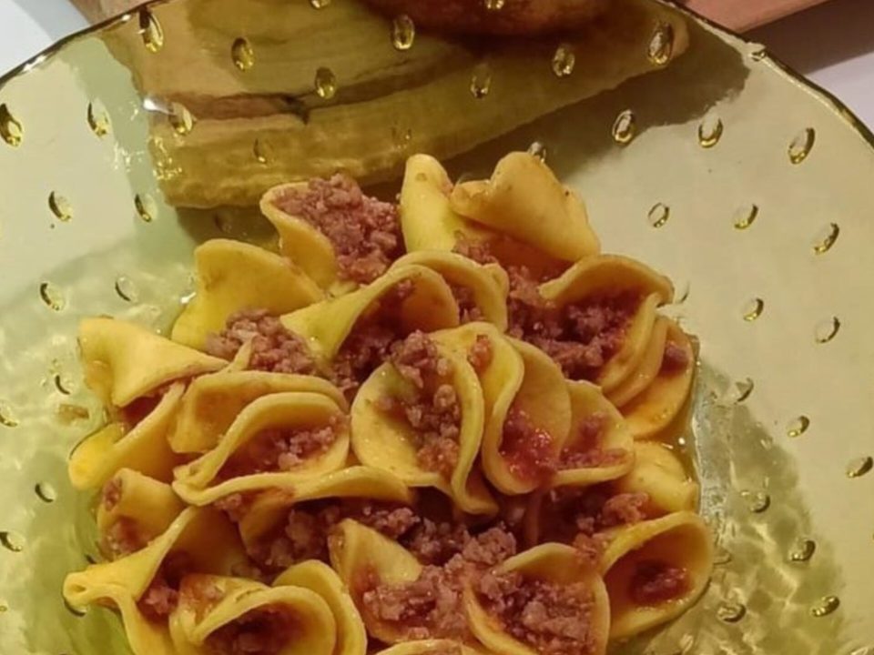mbutini De.Co. di Ozzano dell'Emilia con ragù, pasta tipica bolognese con Denominazione Comunale