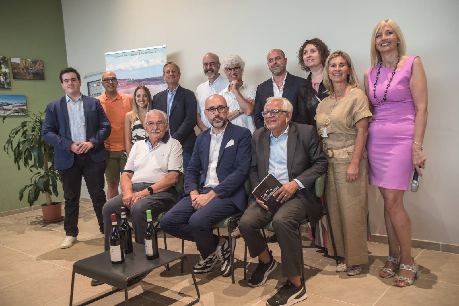 SCATTO CHE RITRAE I PROTAGONISTI DELL'EVENTO SUL PALCO. DI EDO PRANDO.